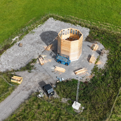 Här är tornet som ska ge ventilation till nya tunnelbanan och samtidigt bli hem för tornseglare i naturreservatet. Foto: Region Stockholm Foto: Region Stockholm